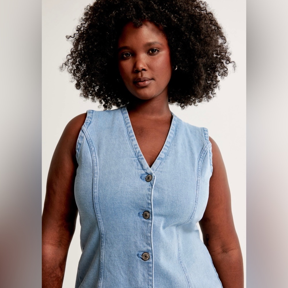 NWT Mara Denim Vest Mini Dress with buttons light weight denim.